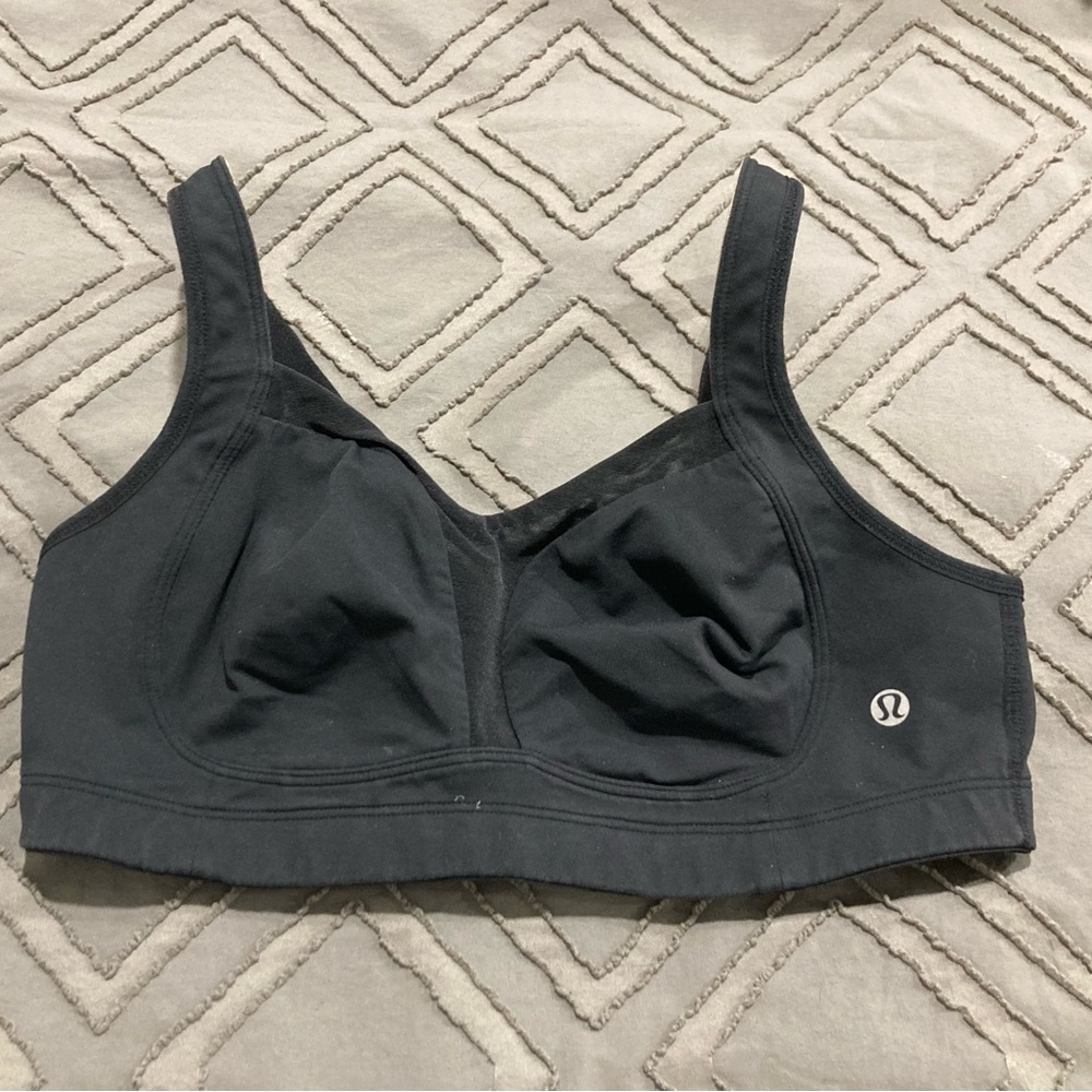 LULULEMON sports bra. Tata tamer size 34C